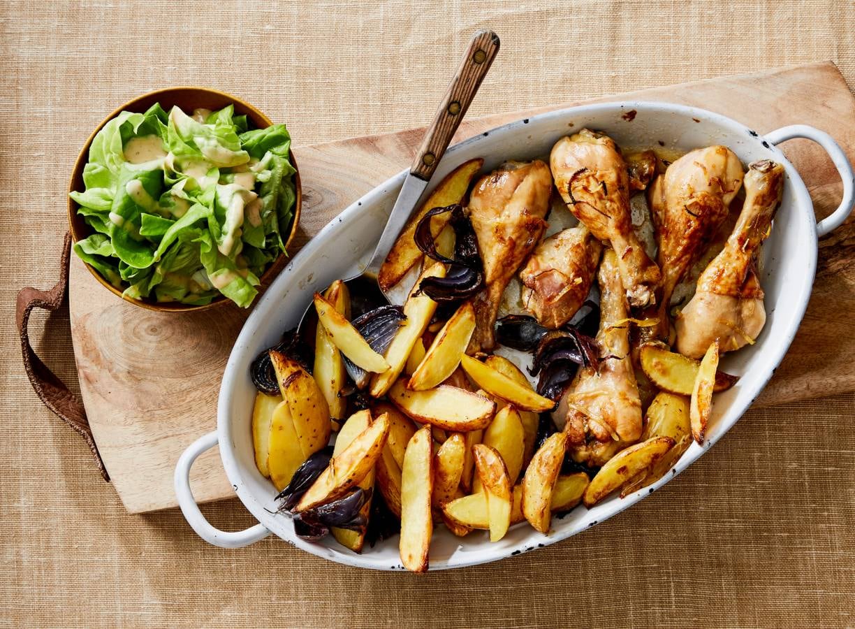 Drumsticks met geroosterde aardappeltjes en sla
