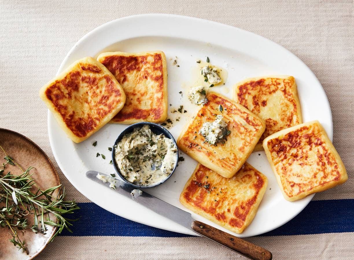 Ierse aardappelbroodjes met kruidenboter