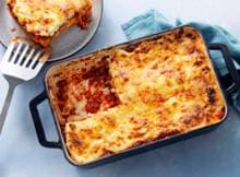 Lasagne: de bechamelsaus maakt 'm romig en houdt de laagjes bij elkaar. Ook fijn: lasagne kun je prima invriezen. Tip: vries 'm in porties in, dan kun je er meerdere dagen van genieten.