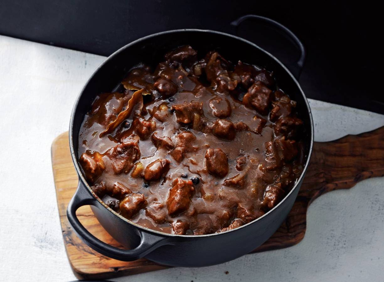 Limburgs zuurvlees met ontbijtkoek