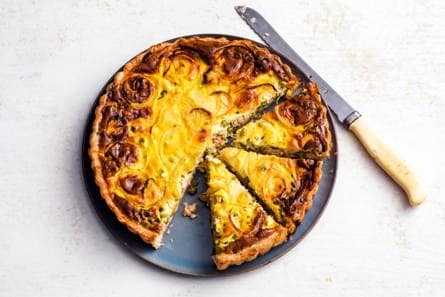 Eenvoudige zalmquiche