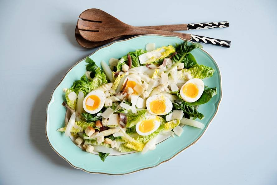 Caesarsalade met witte asperges recept Allerhande Albert Heijn België