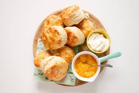 Scones met mango & mascarpone