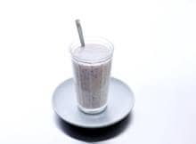 Deze aardbeiensmoothie is een echte all-in-one.