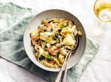 Met kruidenroomkaas breng je supermakkelijk je pastagerecht op smaak. Ga voor deze tagliatelle met garnalen en roomsaus. Groen erbij? De venkel geeft het een fijne groenteboost.