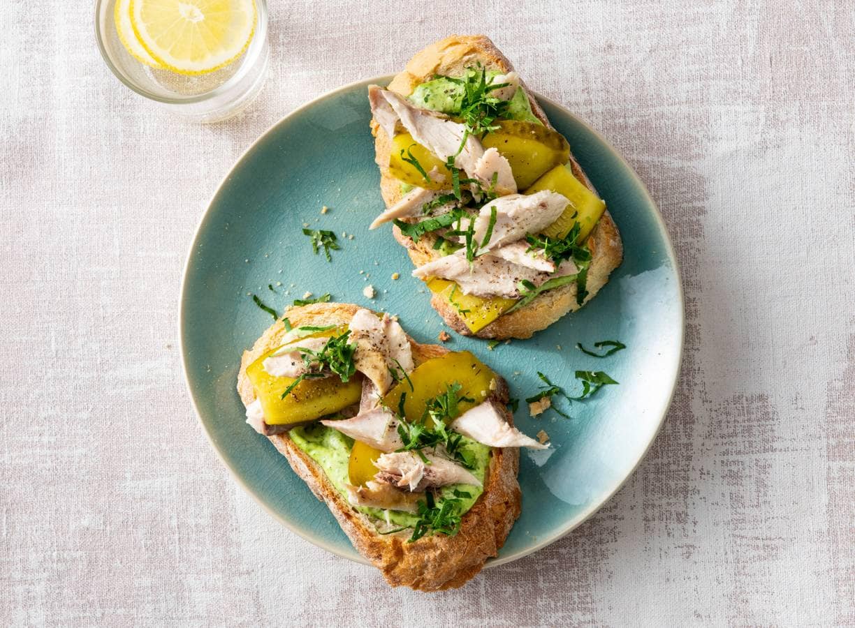 Makreelbroodje met augurk & peterseliemayonaise