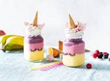 Magisch smoothie met 3 kleuren. Gezellig met oortjes en een hoorntje tover je 'm tot een unicorn.