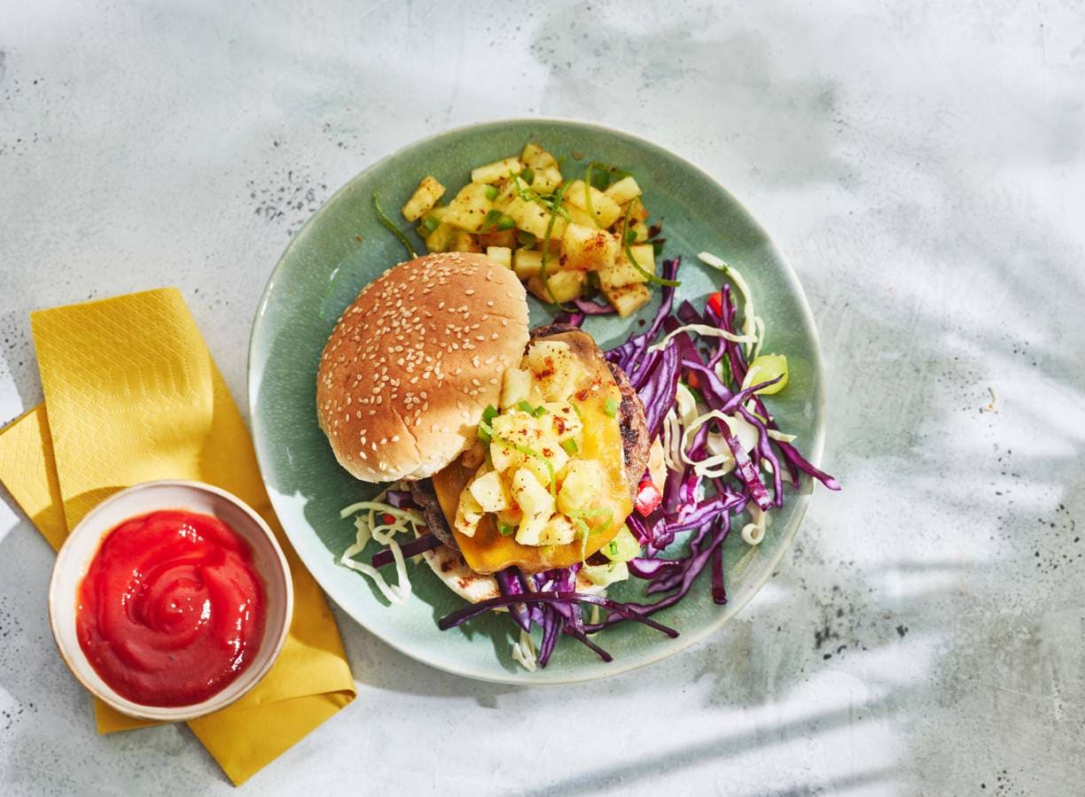 Mexicaanse burger met rodekool & ananassalsa