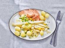 Klassieke asperges met ei, krieltjes, boter en... vegan ham!