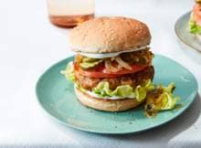 Burgertime! Deze vegaburgers van jackfuit hebben een lekkere bite en zitten vol smaak.