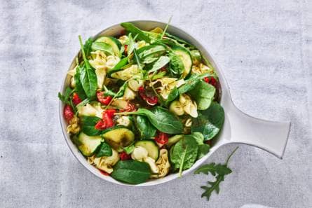 Pastasalade met spinazie, tomaat & rucola