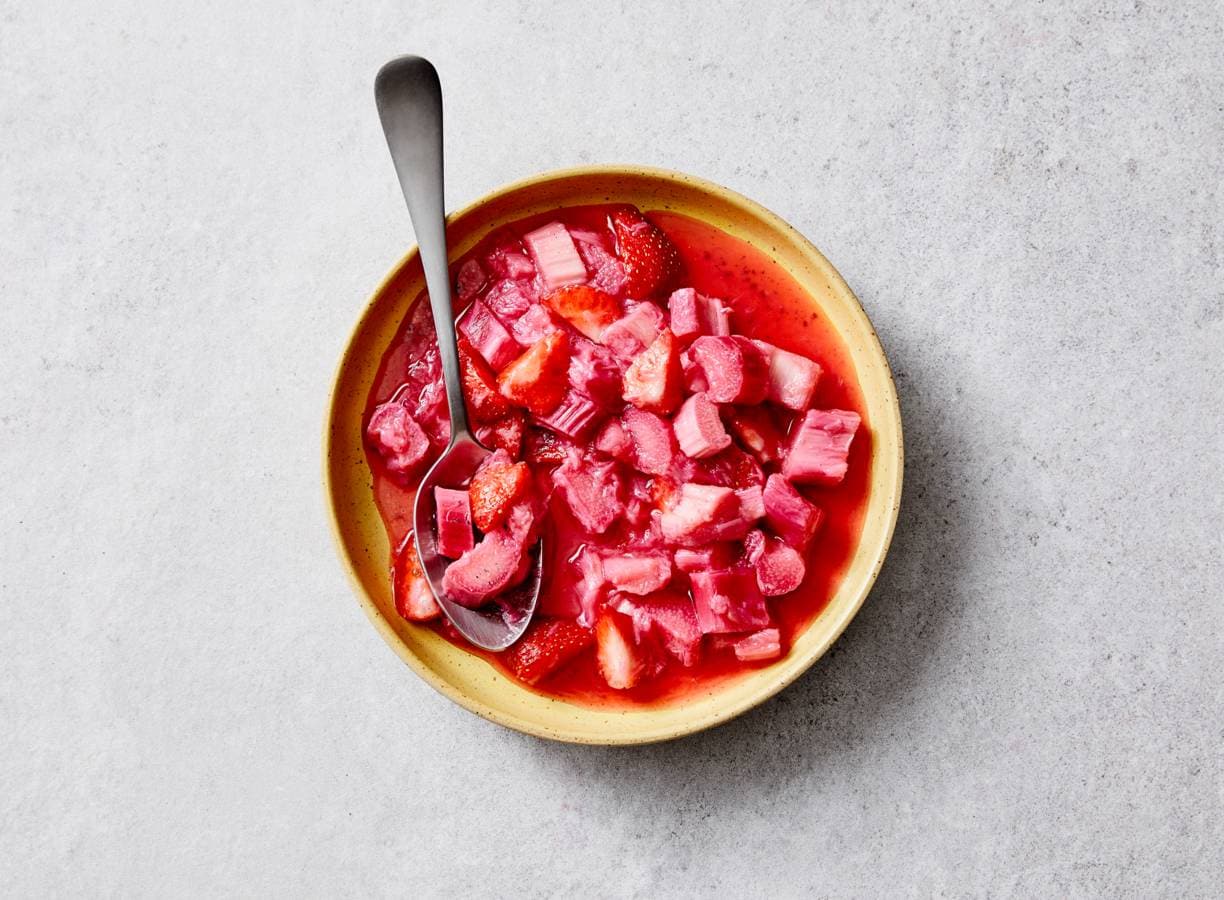 Rabarbercompote met aardbeien