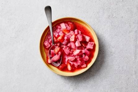 Rabarbercompote met aardbeien