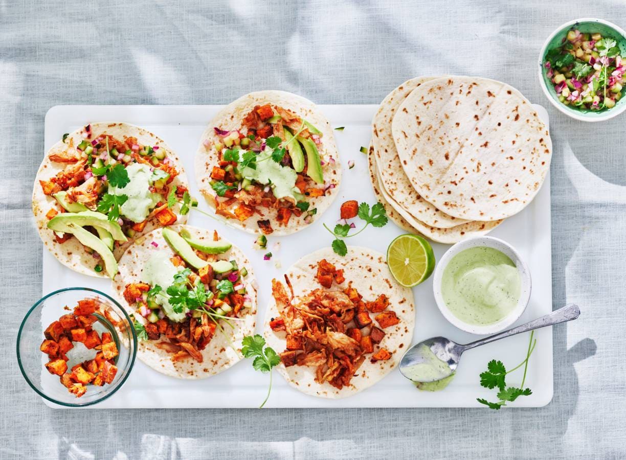 Tortilla's met zoete aardappel, avocado & pulled vega stukjes