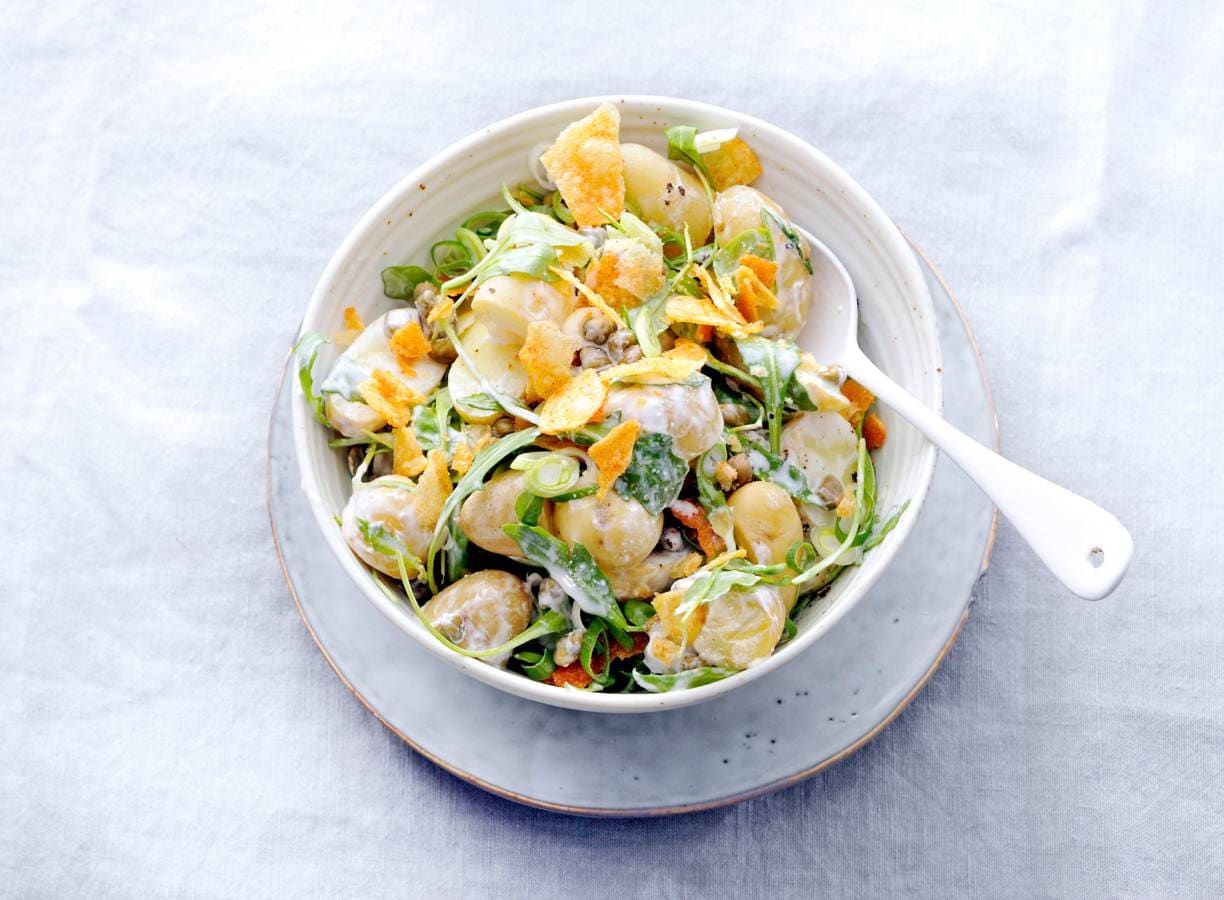 Aardappelsalade met bosui en kappertjes
