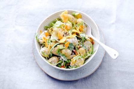 Aardappelsalade met bosui en kappertjes