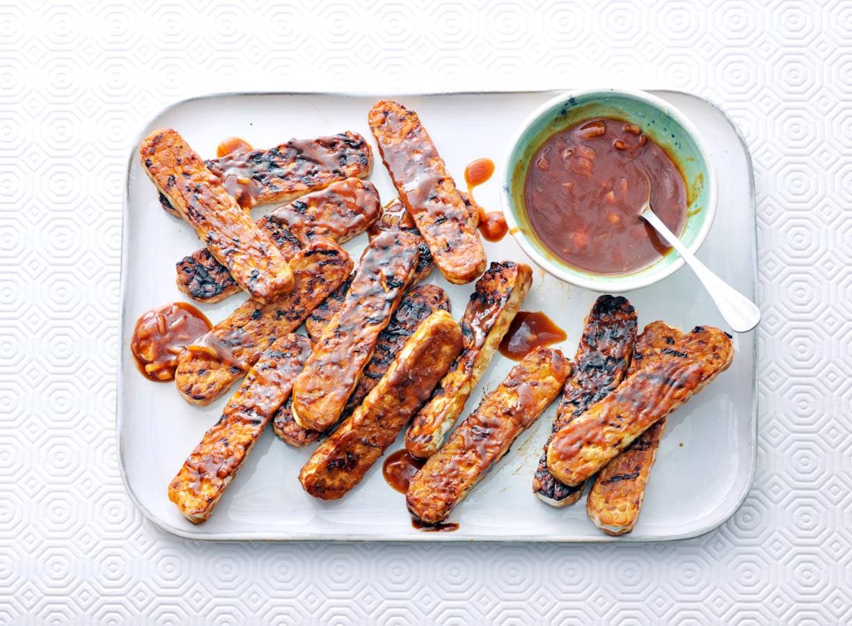 Sticky tempé-spareribs