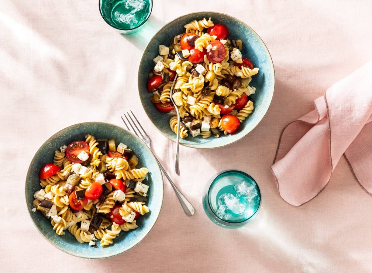 Kikkererwtenpasta met aubergine en tomaten