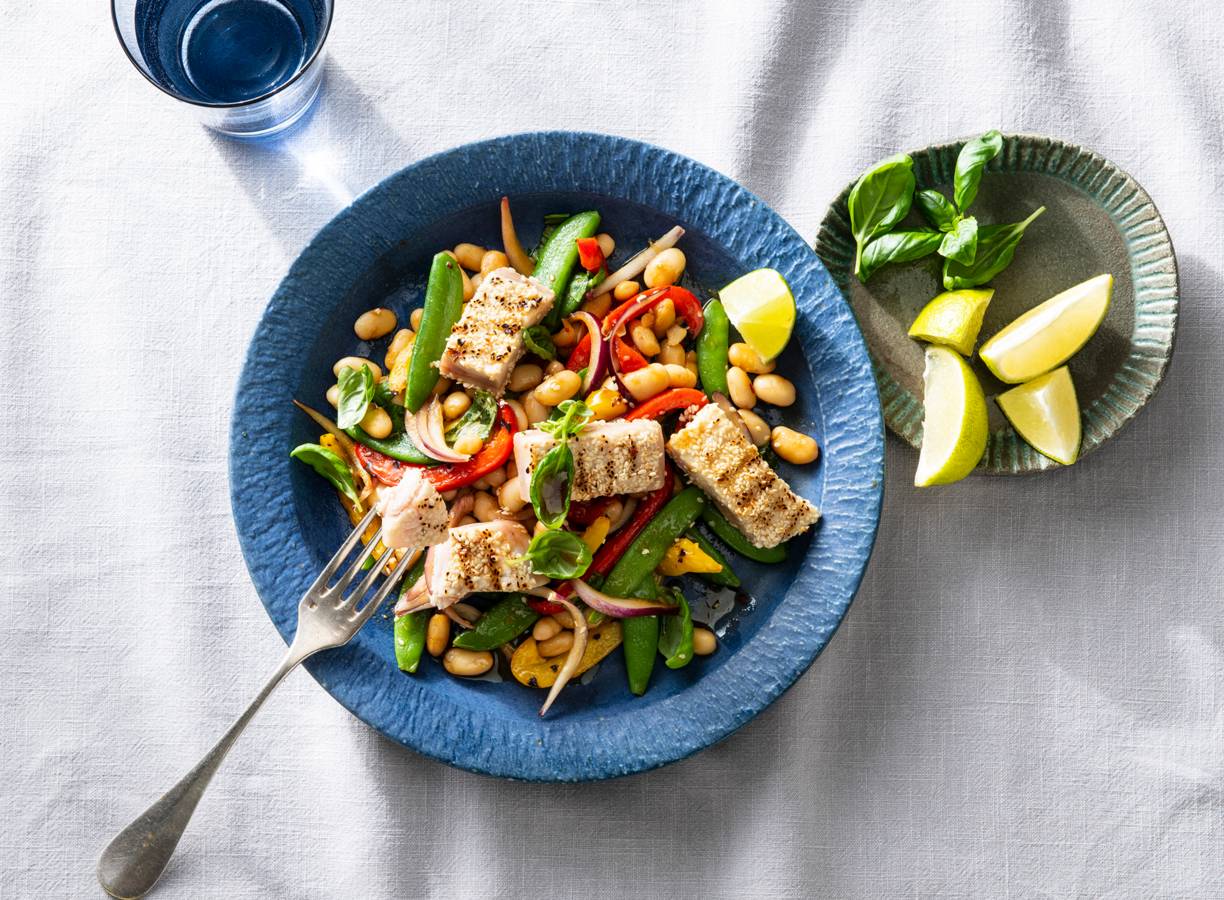 Witte bonensalade met tonijn en gegrilde paprika