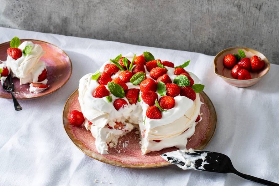 Vegan Pavlova Met Vlierbloesemsiroop Recept Allerhande Albert Heijn