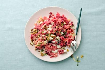 Stamppotje rode biet met geitenkaas en notentopping