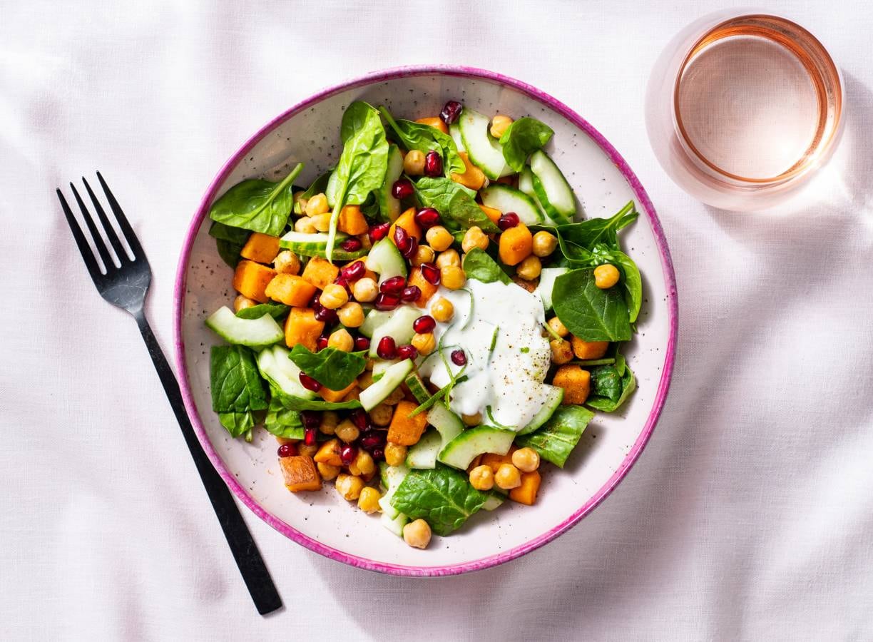Lunchbowl met kikkererwten & limoen-yoghurtdressing