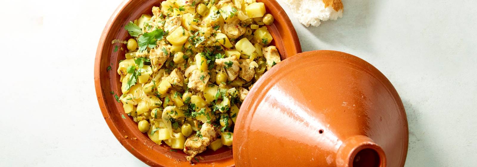 Tajine van kip, citroen, aardappel en olijven recept Allerhande