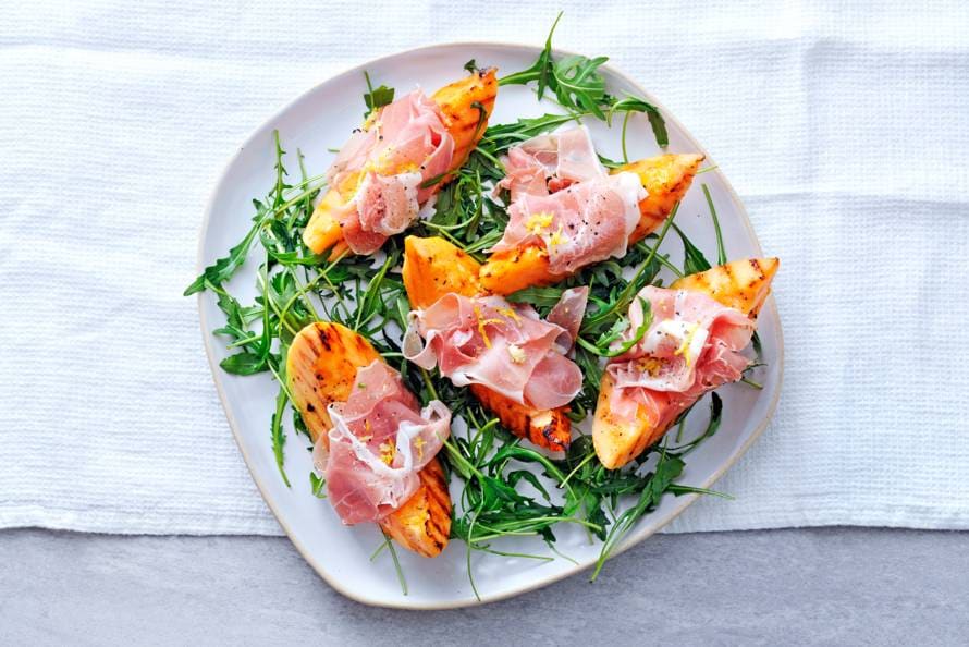 Gegrilde meloen met parmaham van de bbq Recept BBQ recepten | Populaire Allerhande recepten | Albert Heijn