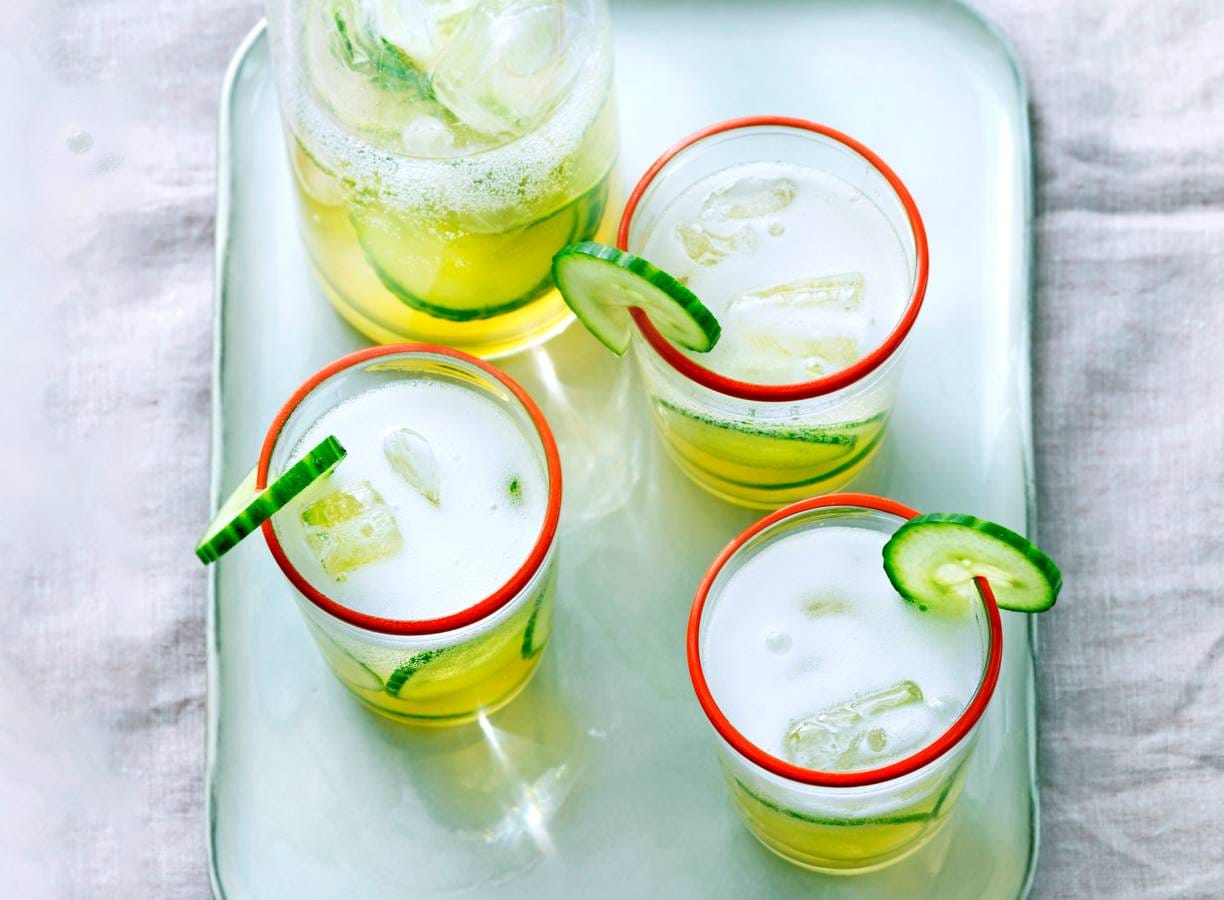 Limoen-muntlimonade met komkommer