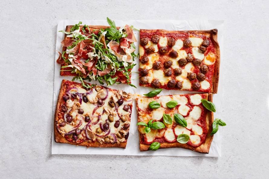 Plaatpizza Voor De Hele Familie Recept Allerhande Albert Heijn