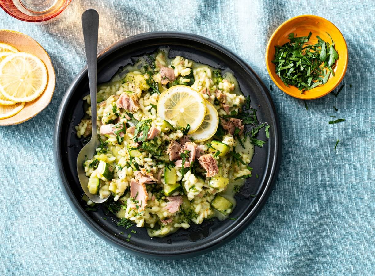 Risotto met tonijn, courgette & pesto