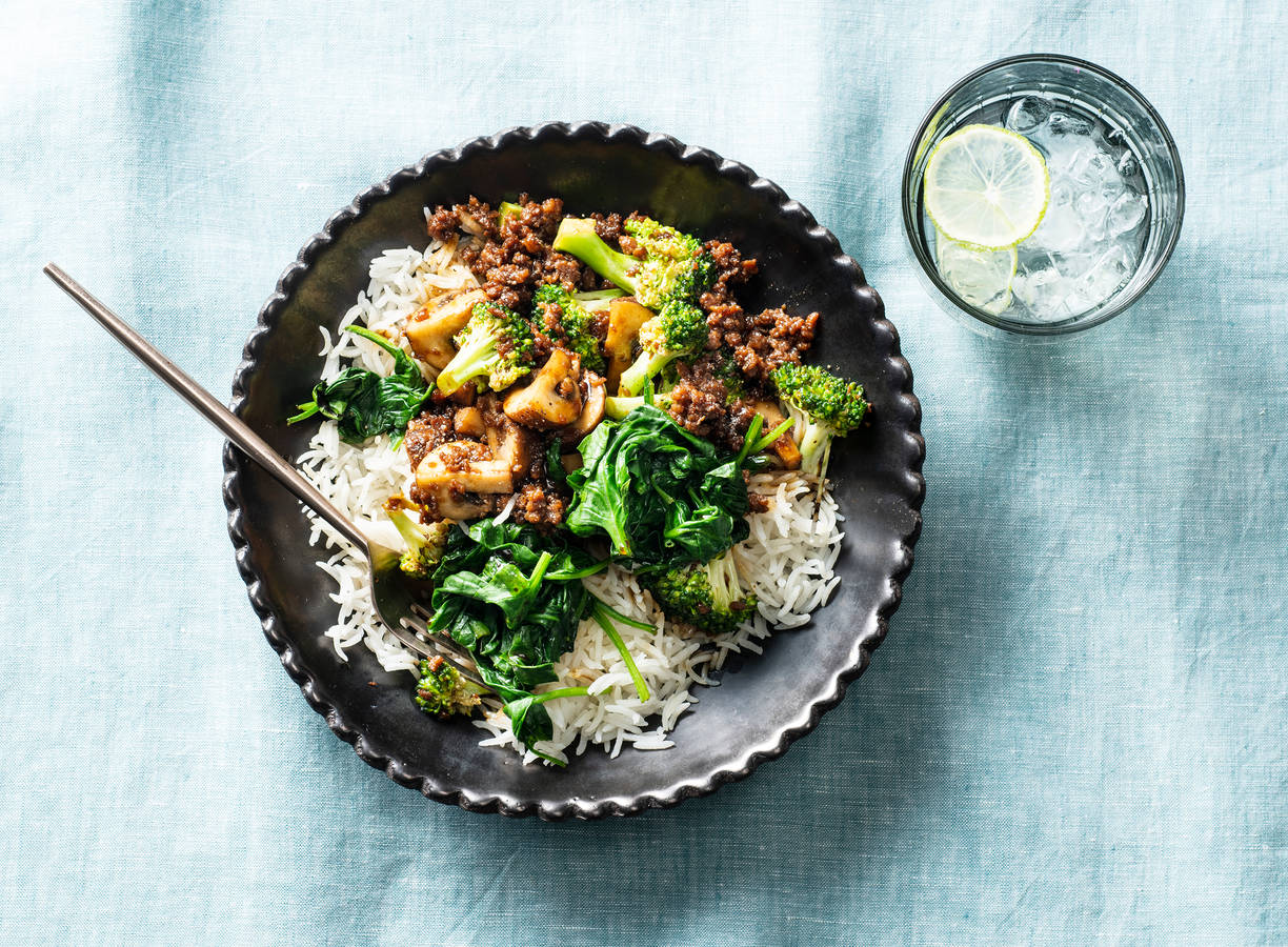 Tofu roerbak met broccoli, champignons & sojasaus