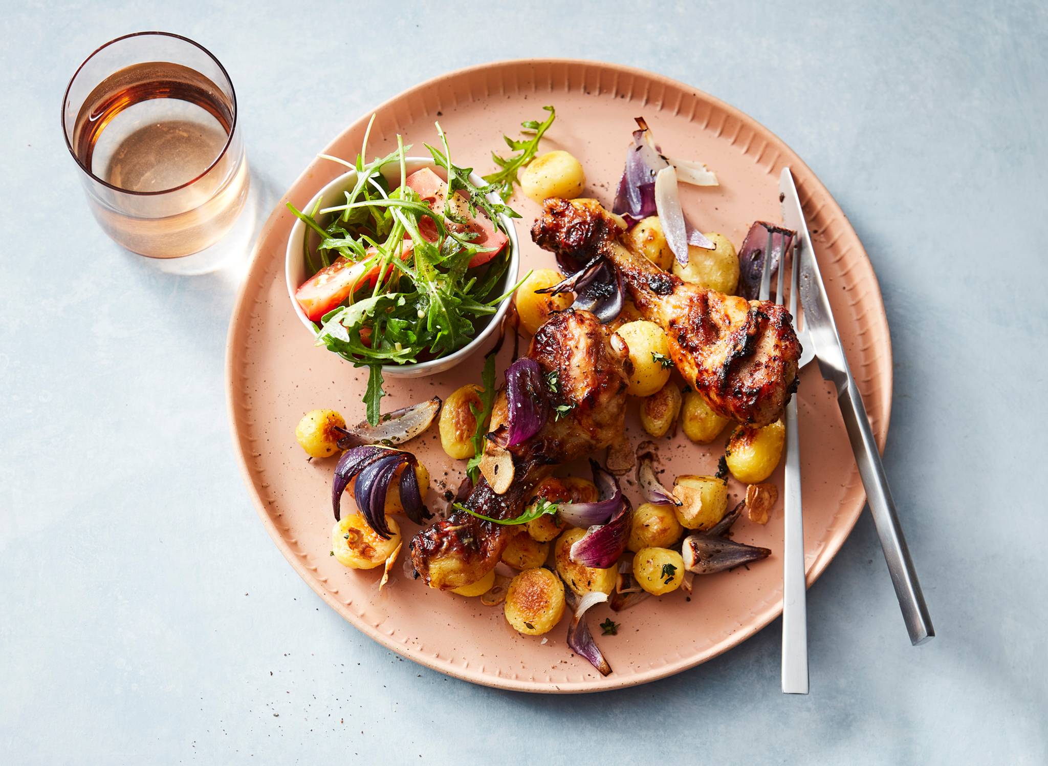 Traybake van drumsticks & krieltjes recept Allerhande Albert Heijn