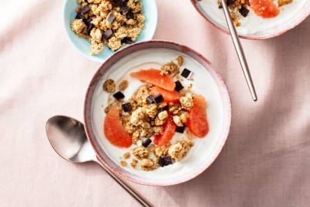 Yoghurt met chocolade krokante muesli & grapefruit