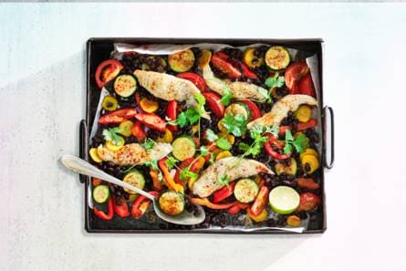 Mexicaanse traybake met witvis & zwarte bonen
