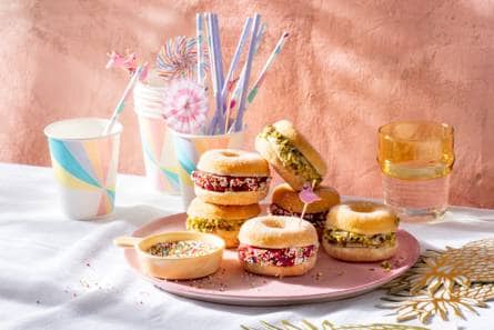 Donut ijssandwiches