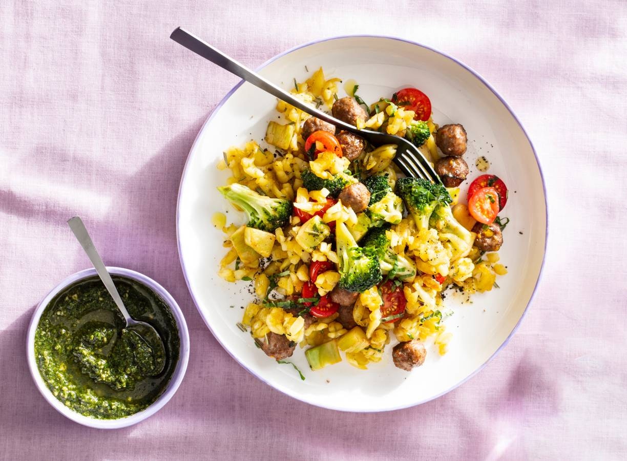 Italiaanse rösti-roerbak met broccoli & gehaktballetjes