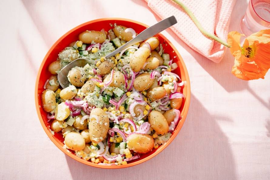 Krieltjessalade met komkommer en milde jalapeñopesto Smokey asperge tomaatsalade met feta Recept Allerhande