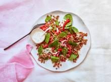 Laat de spekjes eruit voor een vegetarische salade. Lekker met zelfgemaakte ceasardressing.