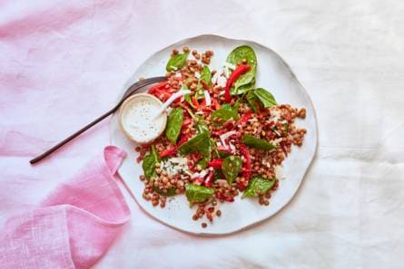 Linzensalade met spinazie en Parmezaanse kaas