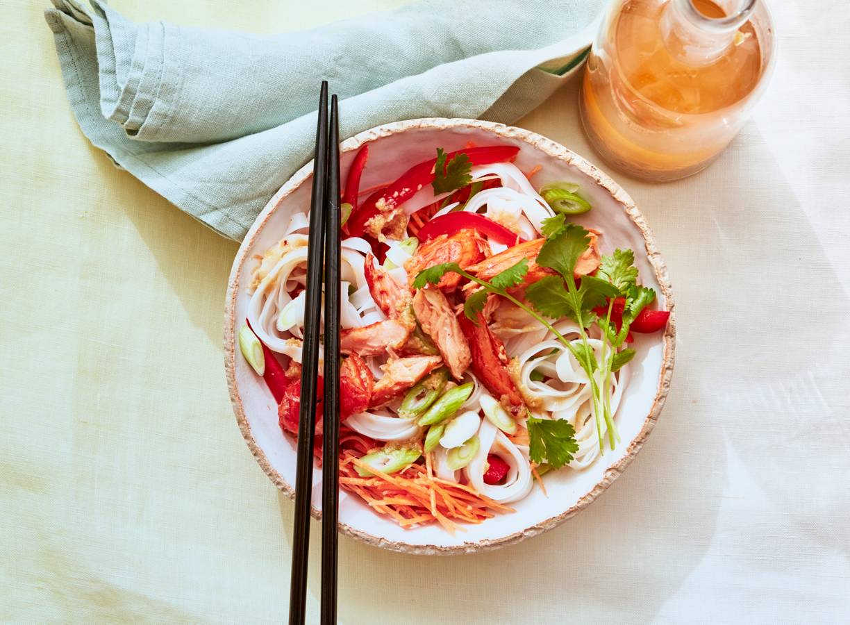 Noedelsalade met zalm