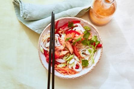 Noedelsalade met zalm