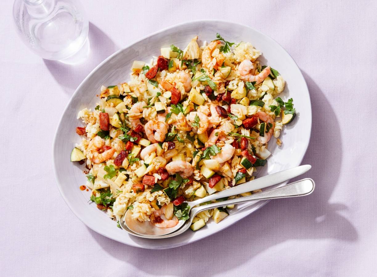 Pastasalade met chorizo en garnalen