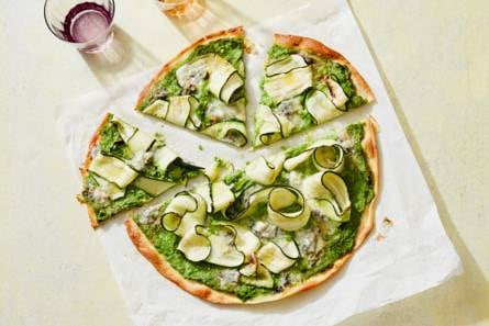 Pizza gorgonzola met groene groenten