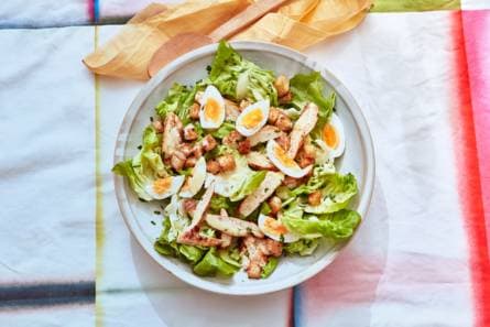 Botersla met kipfilet en croutons