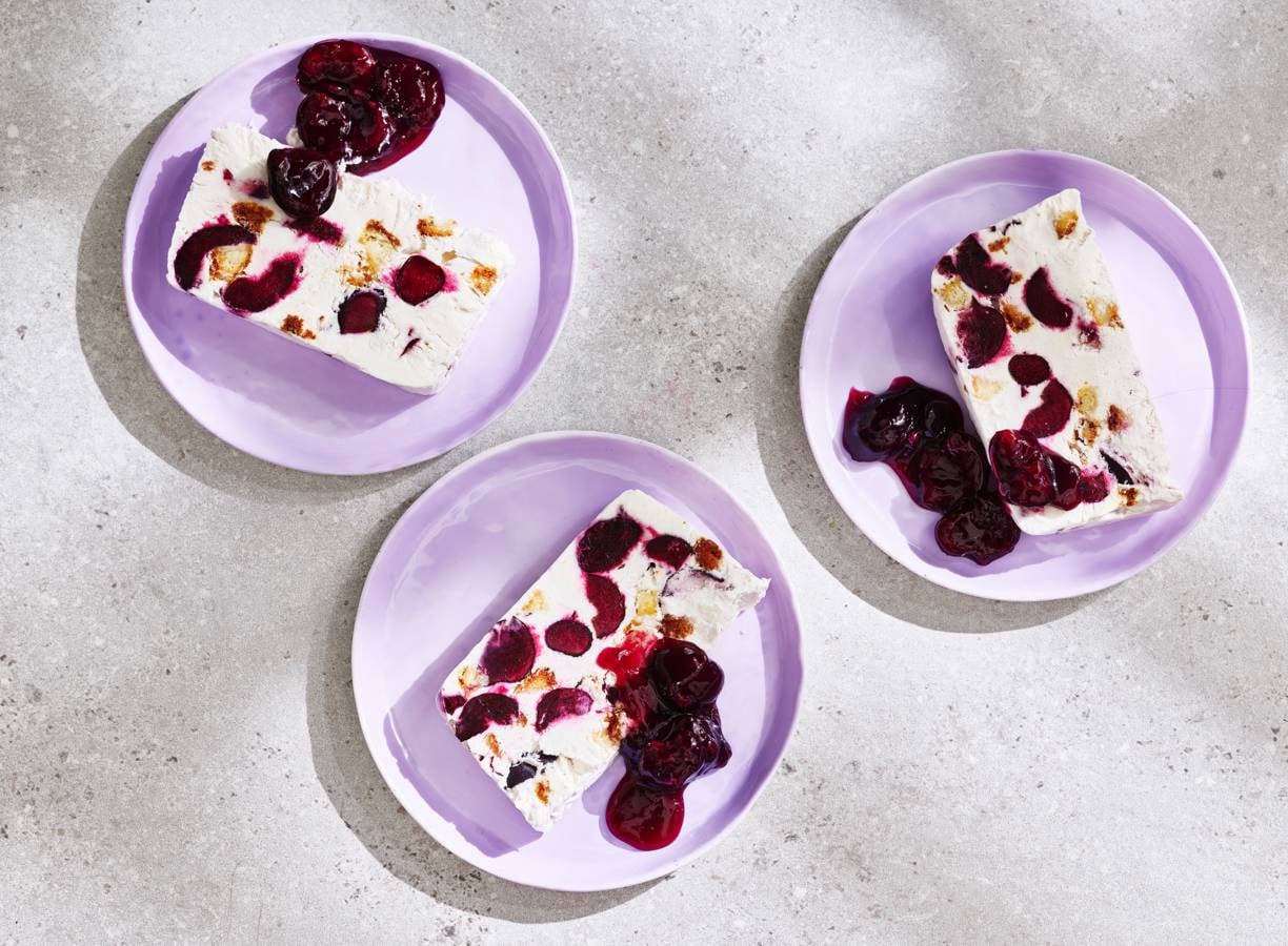 Semifreddo met kersen en bitterkoekjes