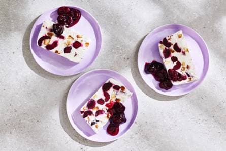 Semifreddo met kersen en bitterkoekjes