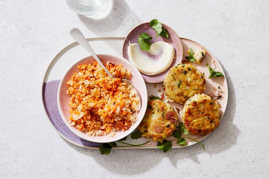 Visburgers met aardappel, bloemkool en harissa