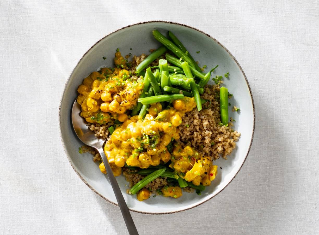 Kikkererwtencurry met quinoa en bieslook