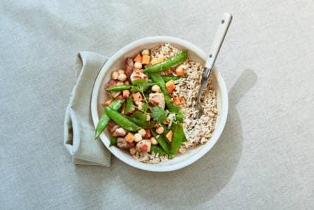 Milde curry van zoete aardappel met kip